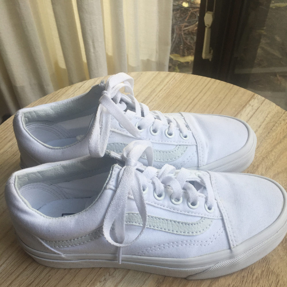 White "Old Skool Core Classics" Vans, Size 5